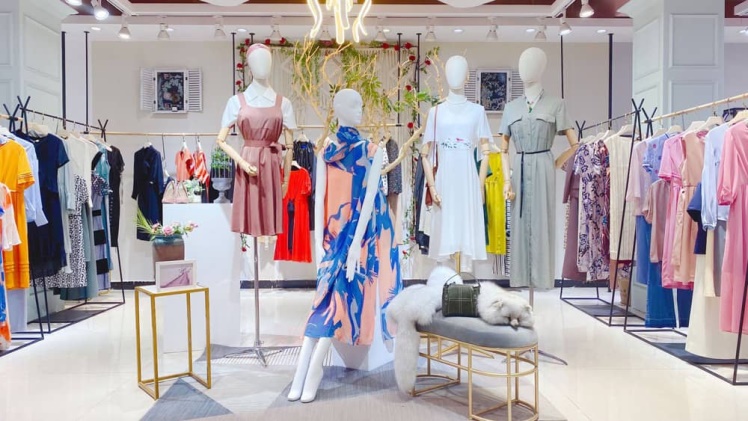 A Deep Dive into the World of OEM Clothing Manufacturers